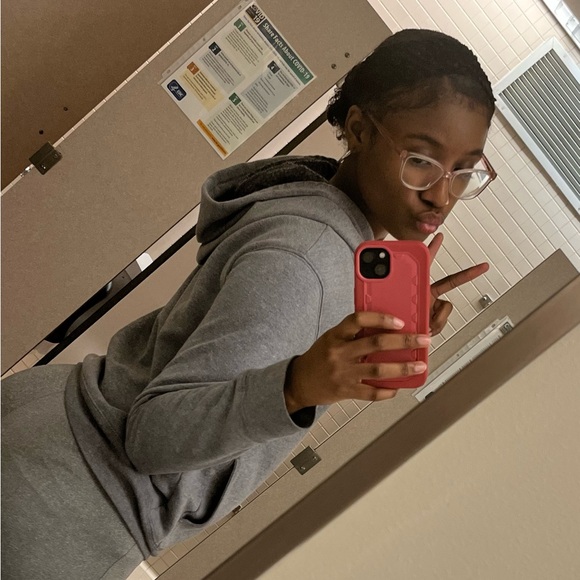 Meet your Posher, Yazmin - Picture 3 of 5